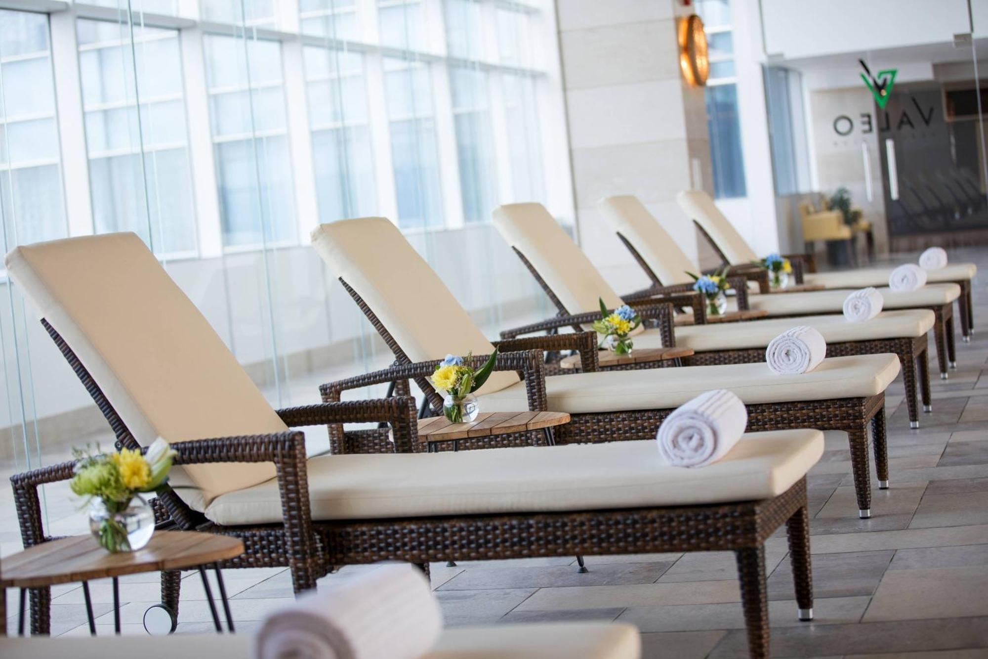 Renaissance By Crystall Atyrau Exterior photo