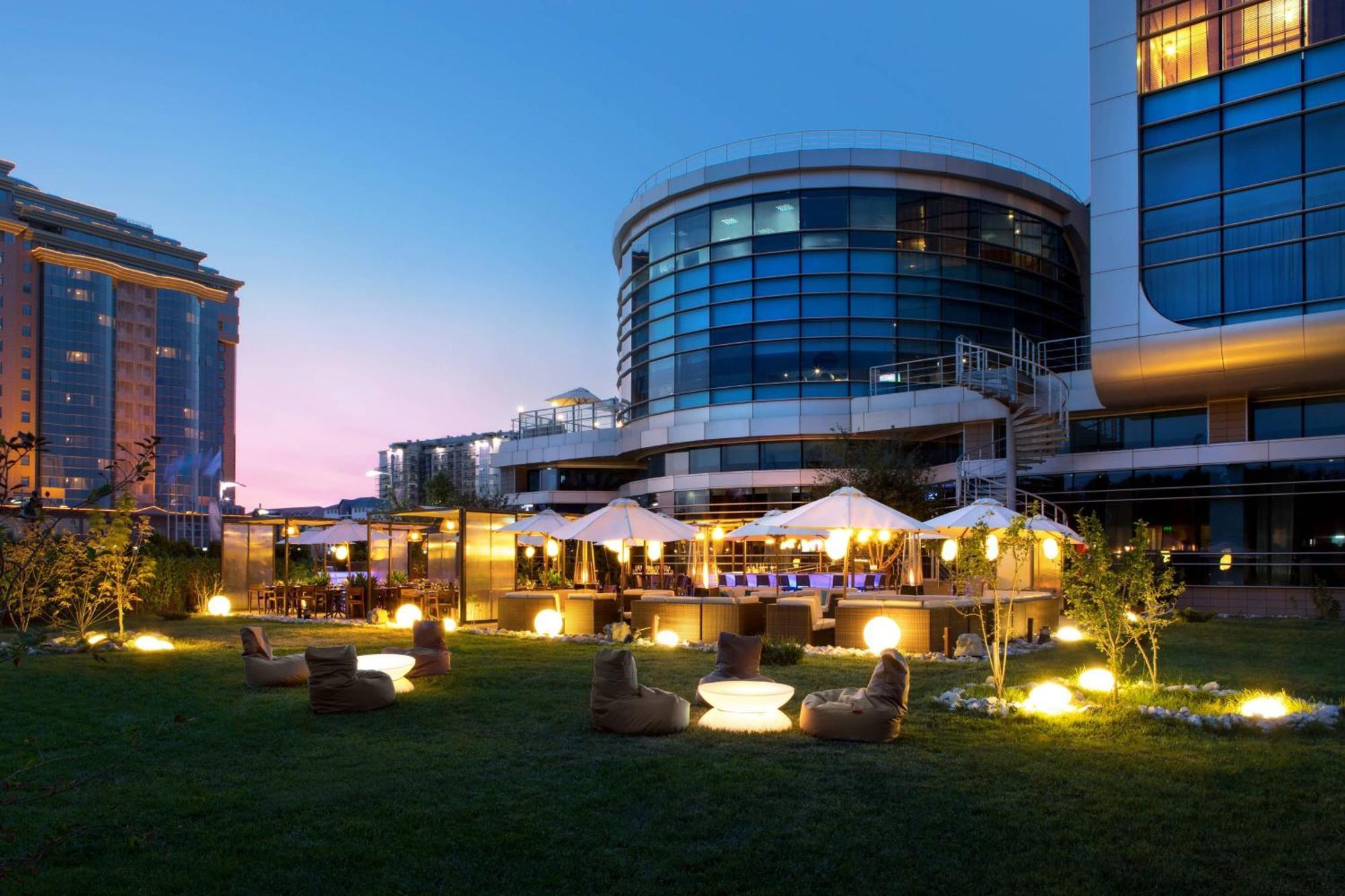 Renaissance By Crystall Atyrau Exterior photo