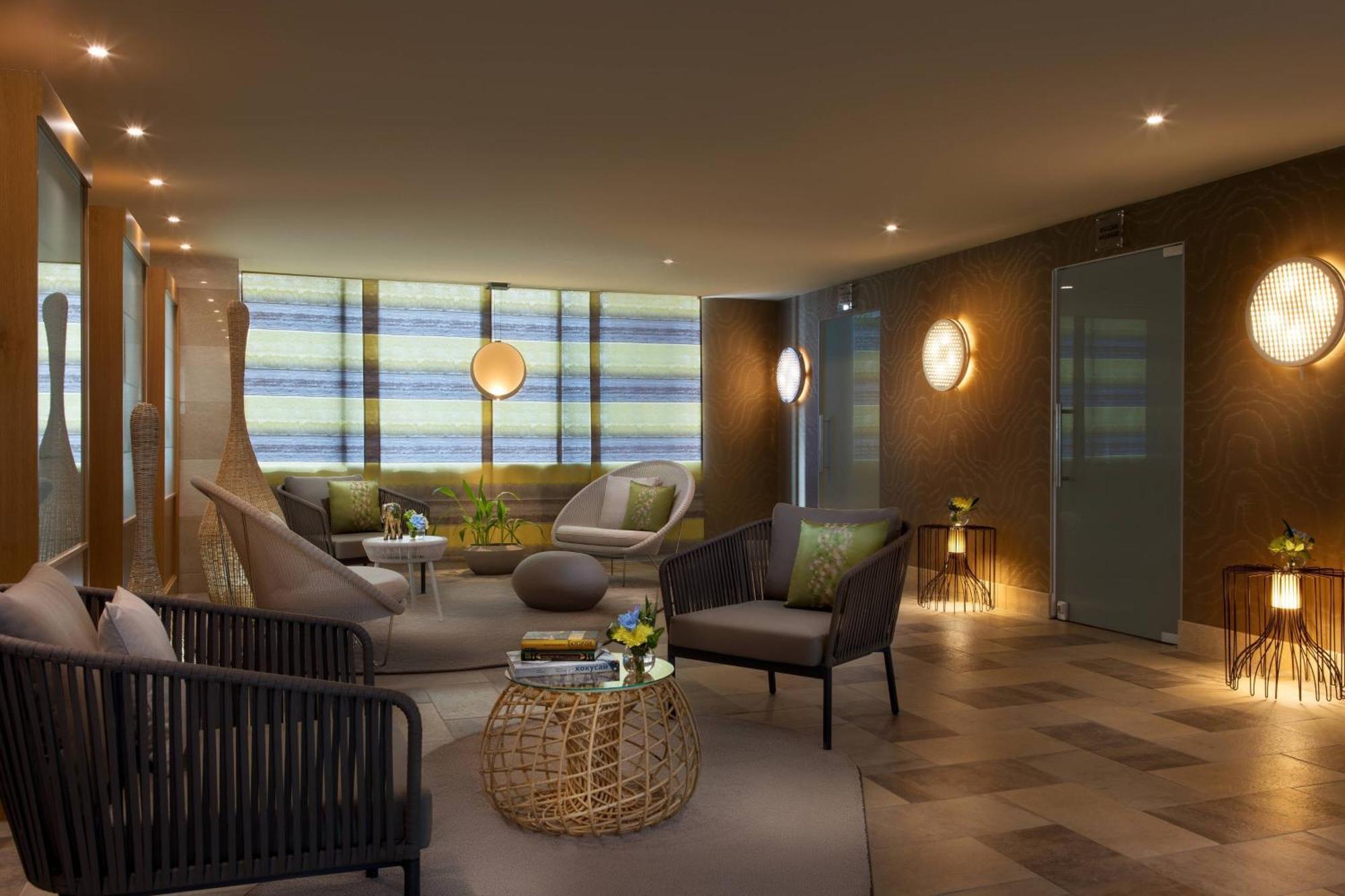 Renaissance By Crystall Atyrau Exterior photo